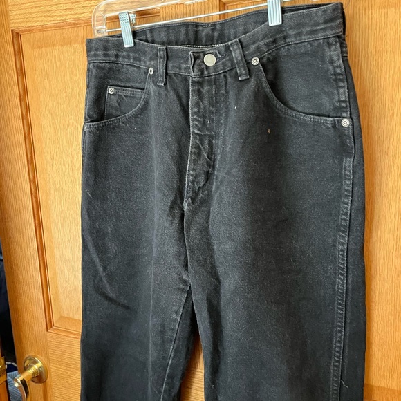 Wrangler black jeans Waist 32 but fit like 31x30 - Picture 2 of 5